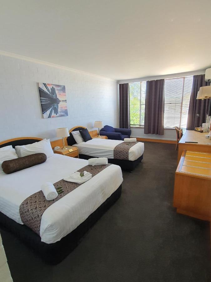 Capital Airport Motel Кеанбеан Екстериор снимка