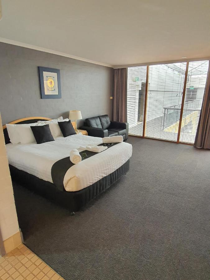 Capital Airport Motel Кеанбеан Екстериор снимка