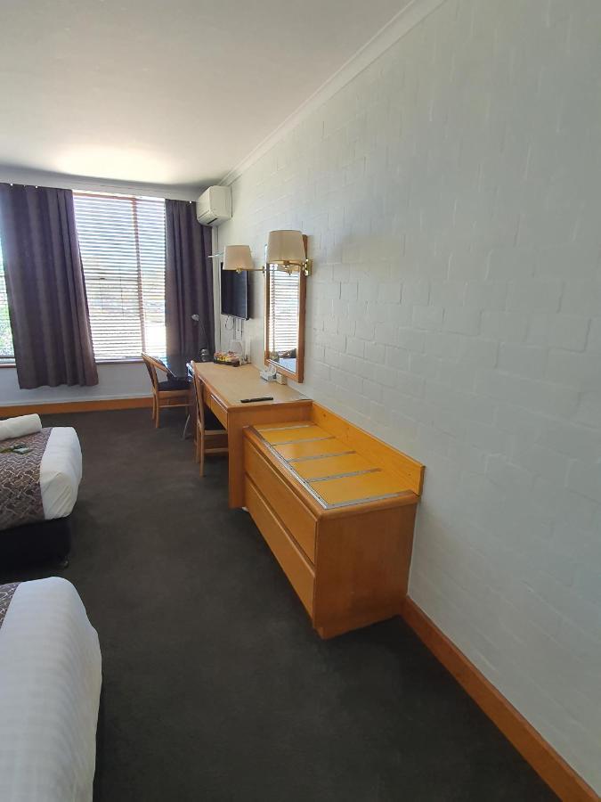 Capital Airport Motel Кеанбеан Екстериор снимка