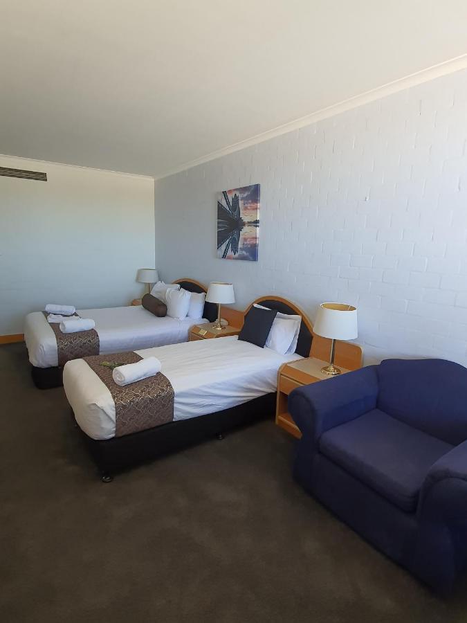 Capital Airport Motel Кеанбеан Екстериор снимка