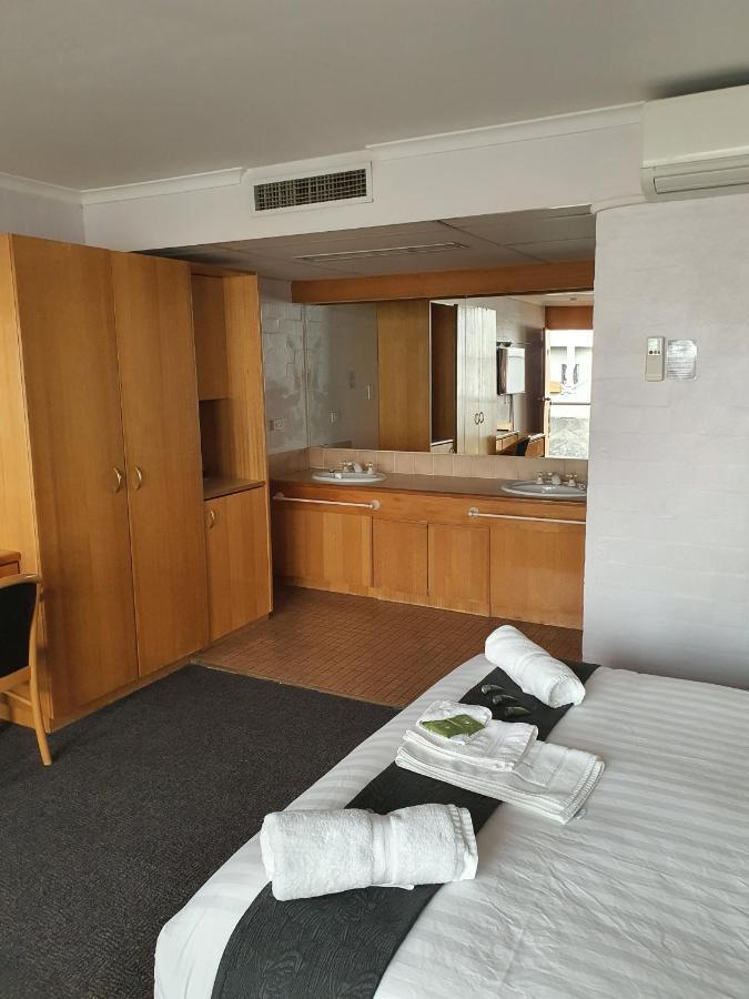 Capital Airport Motel Кеанбеан Екстериор снимка