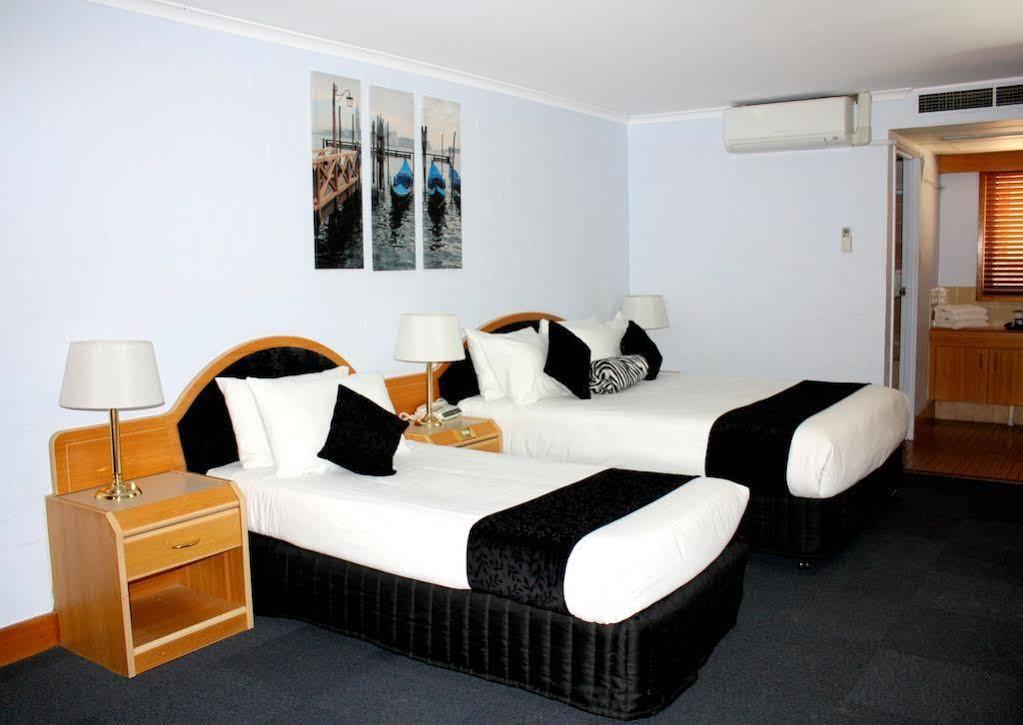 Capital Airport Motel Кеанбеан Екстериор снимка