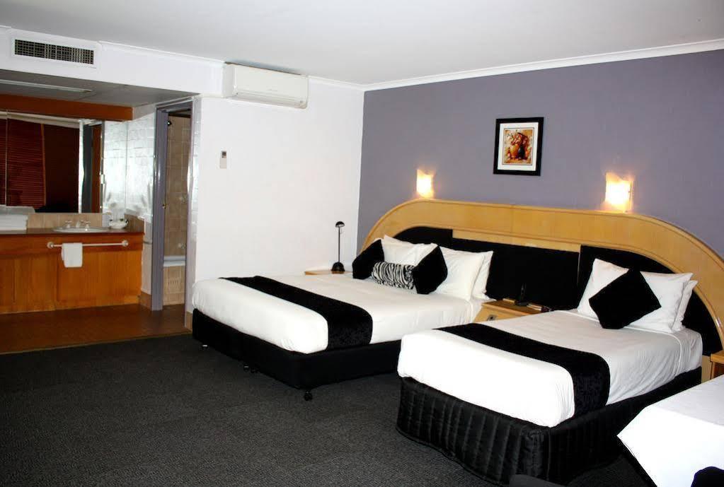 Capital Airport Motel Кеанбеан Екстериор снимка