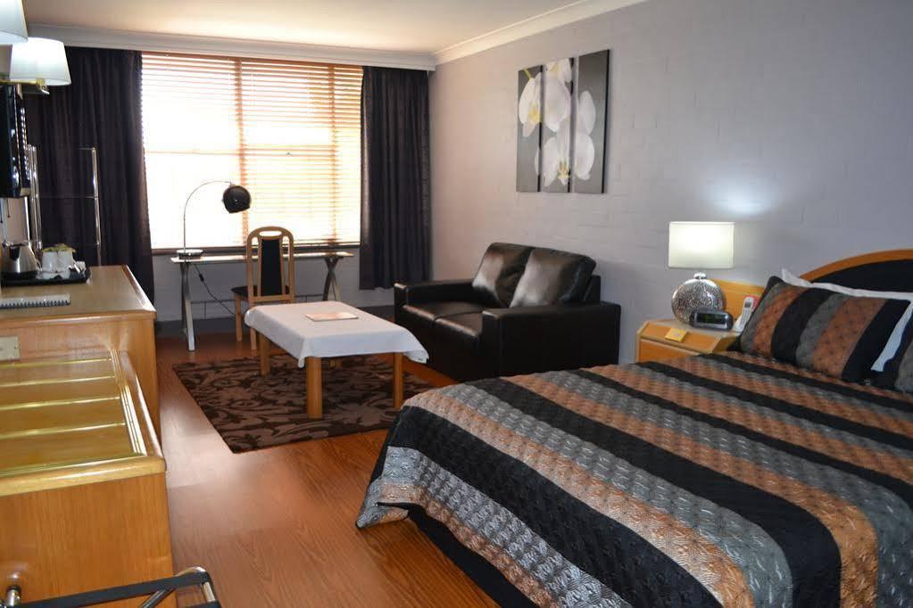 Capital Airport Motel Кеанбеан Екстериор снимка