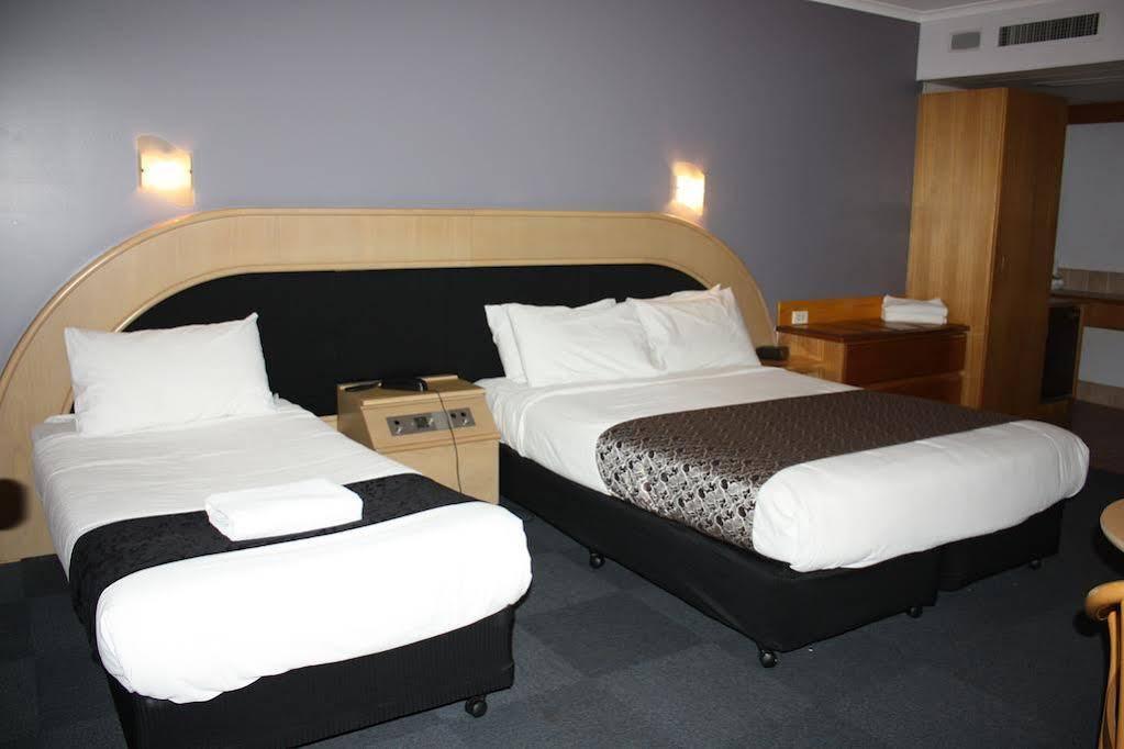 Capital Airport Motel Кеанбеан Екстериор снимка