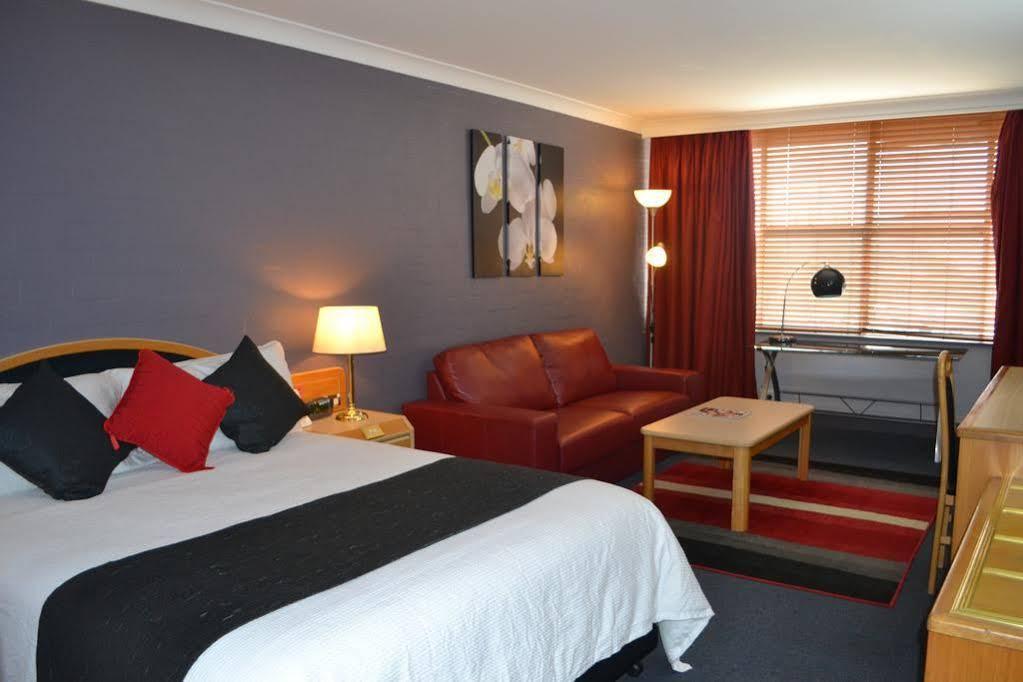 Capital Airport Motel Кеанбеан Екстериор снимка