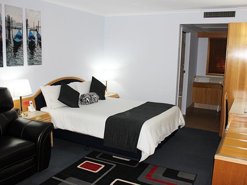 Capital Airport Motel Кеанбеан Екстериор снимка