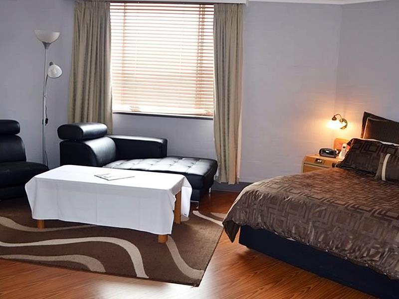 Capital Airport Motel Кеанбеан Екстериор снимка