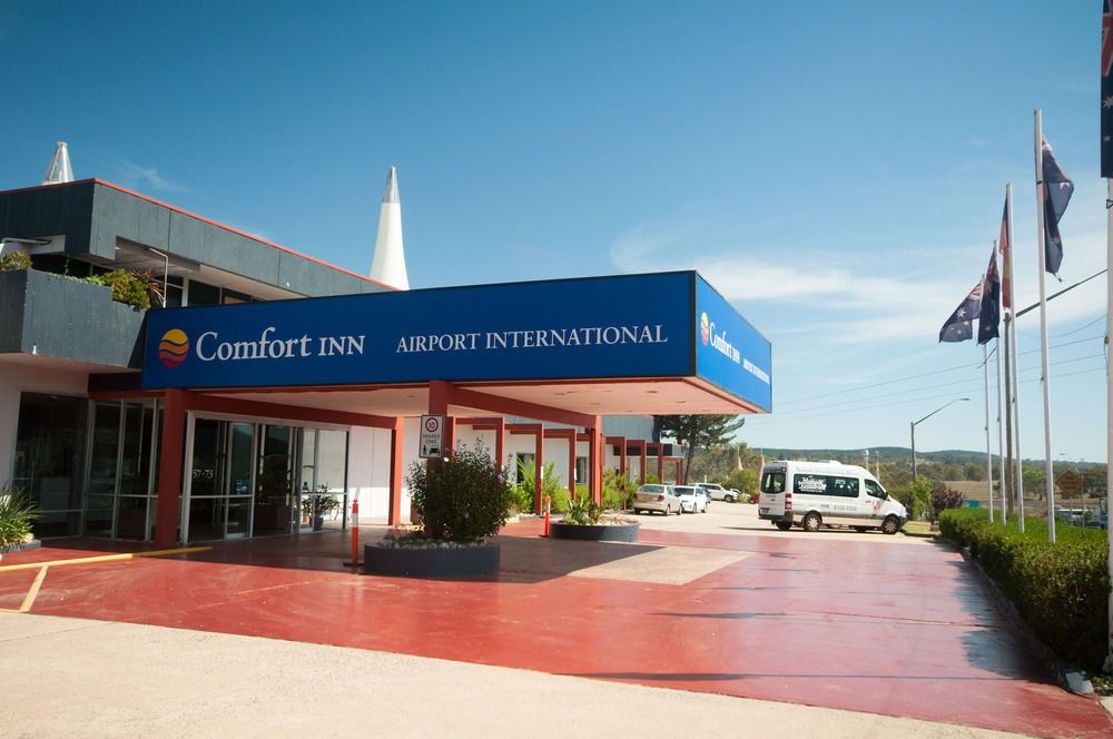 Capital Airport Motel Кеанбеан Екстериор снимка