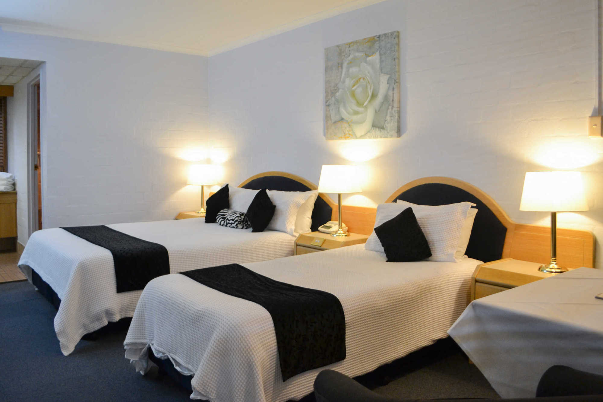 Capital Airport Motel Кеанбеан Стая снимка