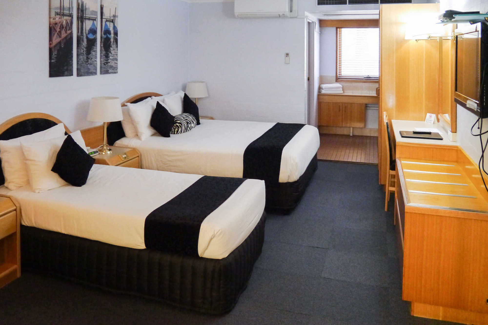 Capital Airport Motel Кеанбеан Стая снимка