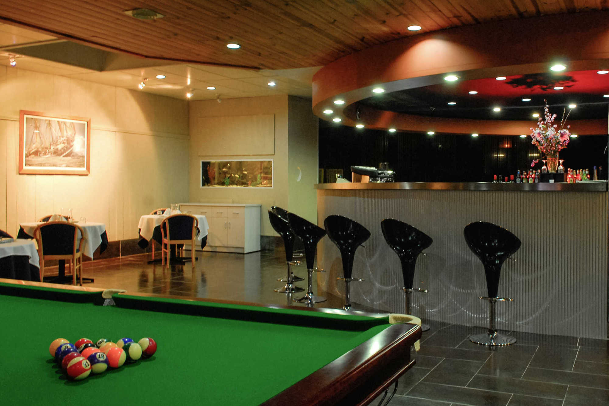 Capital Airport Motel Кеанбеан Ресторант снимка