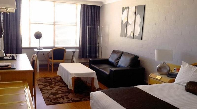 Capital Airport Motel Кеанбеан Екстериор снимка