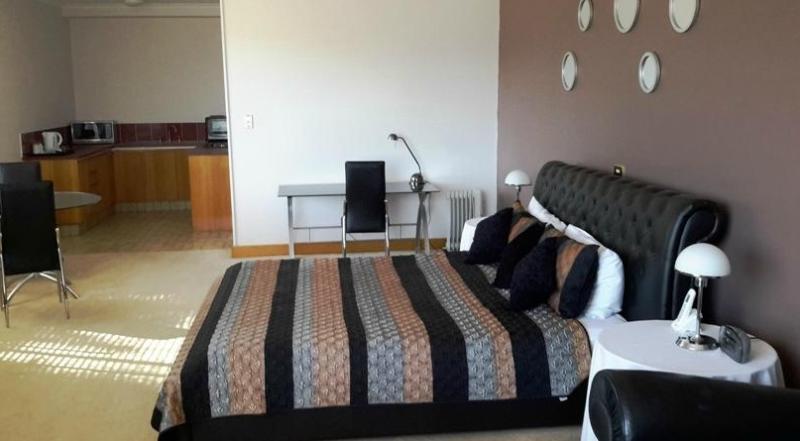 Capital Airport Motel Кеанбеан Екстериор снимка