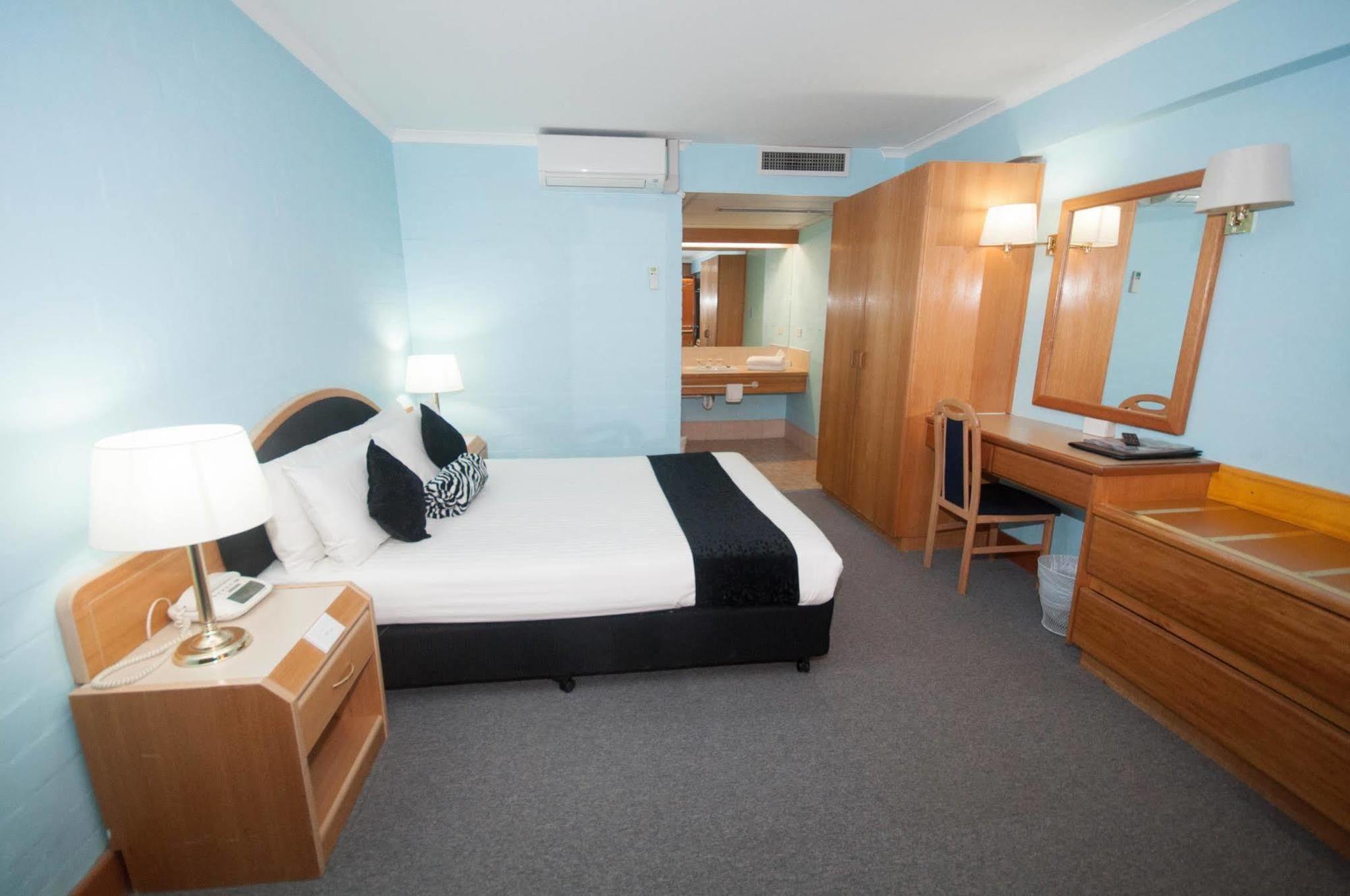 Capital Airport Motel Кеанбеан Екстериор снимка