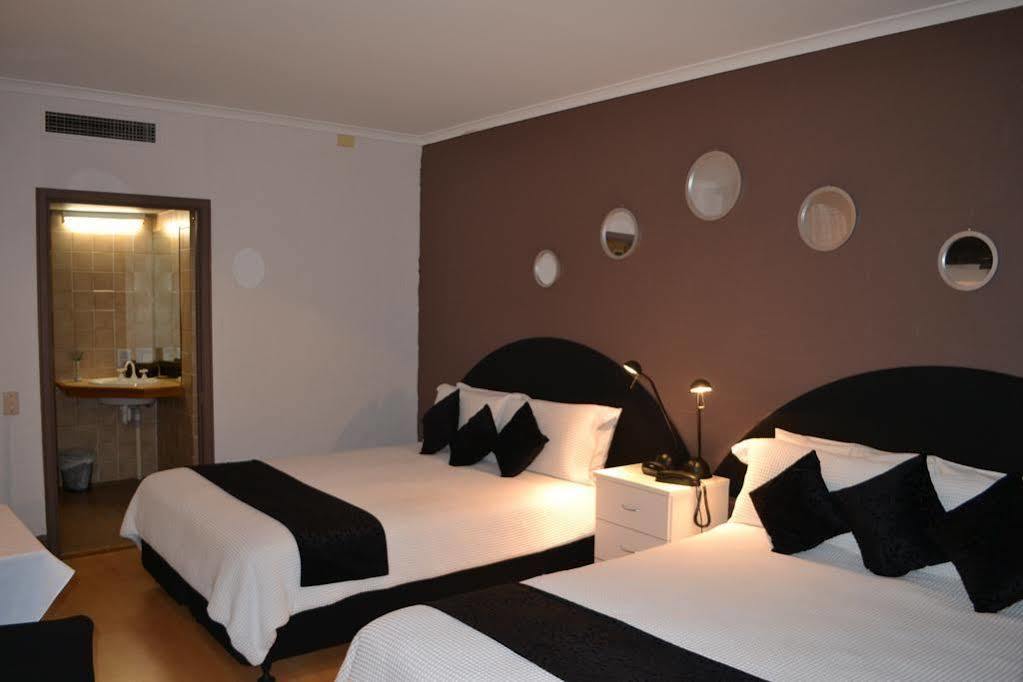 Capital Airport Motel Кеанбеан Екстериор снимка